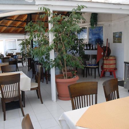 Amanda Hotel Karlovassi Bagian luar foto