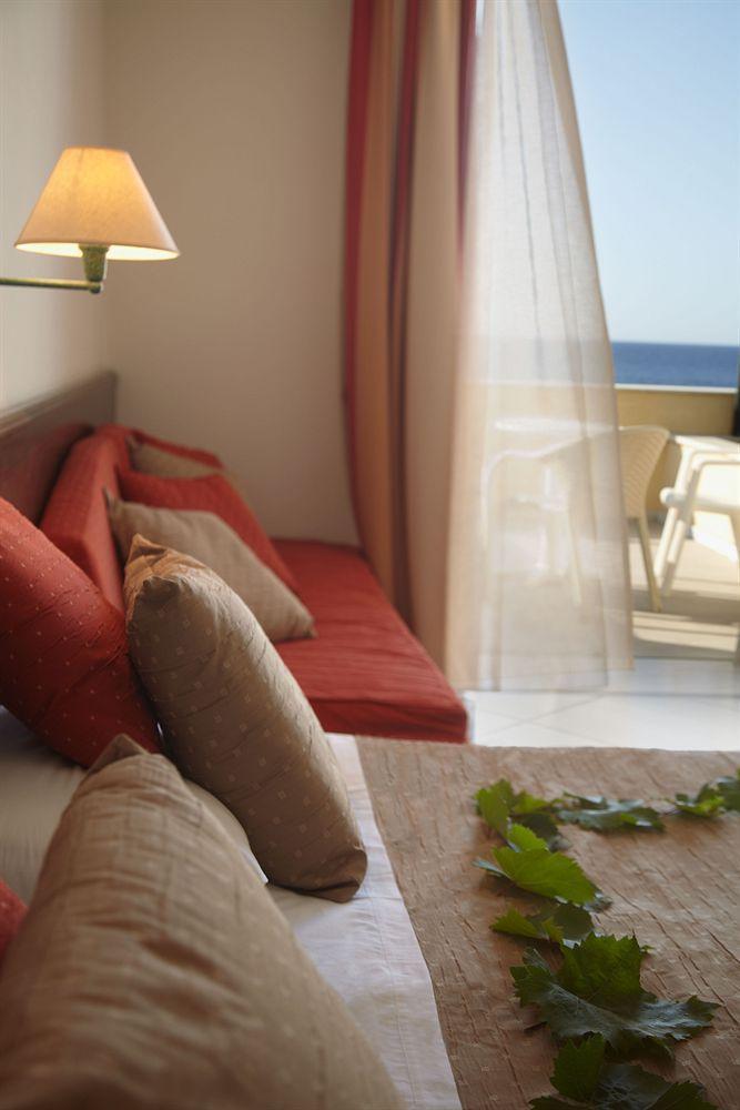 Amanda Hotel Karlovassi Bagian luar foto